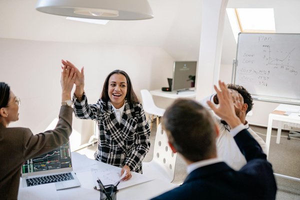 Quels sont les enjeux juridiques de la mise à disposition gratuite de logiciels aux clients d'une entreprise?