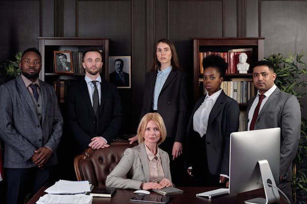Top avocats pour vos litiges d'affaires à versailles
